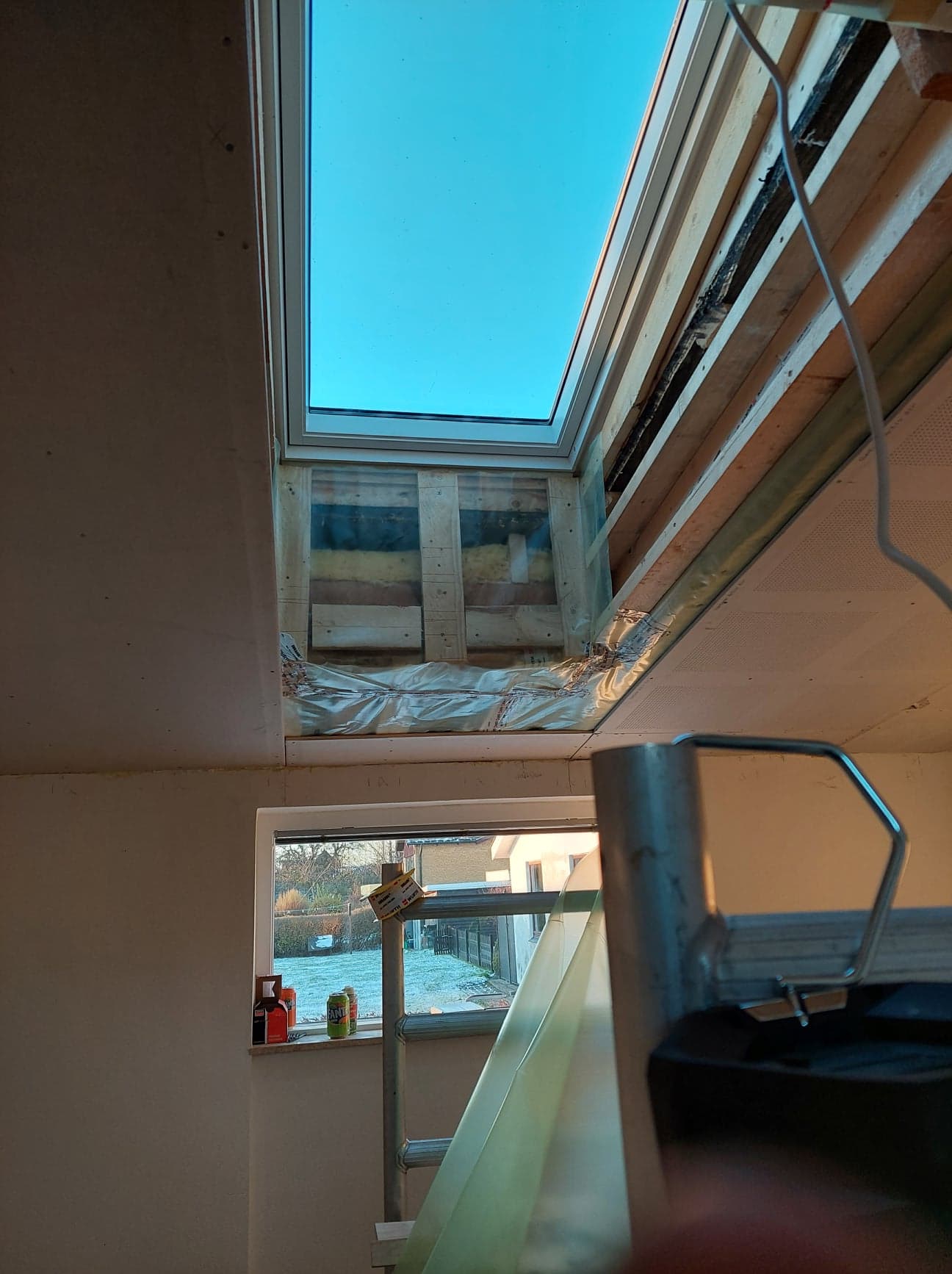Tømrer arbejde, tømrer laver ovenlys vindue, isolering af tag, nyt tag pris, pris på nyt tag, tagvindue, Velux vinduer